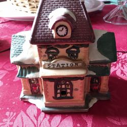 Small Village Cottage ,Great Condition $30, Must Pick Up In Oak Cliff 