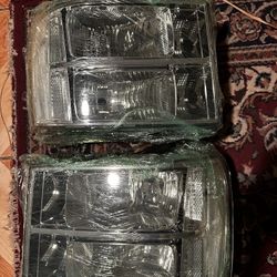 GMC Sierra Headlight Year 2007-2014