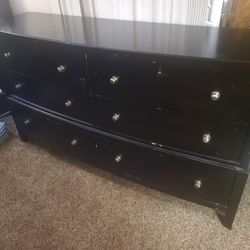 5 Drawer Long Dresser With Mirror