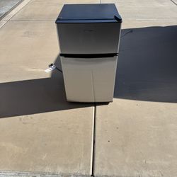 Whirlpool Mini  refrigerator, model WH31S1E