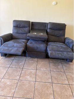 SOFÁ 🛋️ VERY GOOD CONDUCT  MATERIAL SUEDE LEATHER COLOR DARK GREY