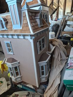 DOLL HOUSE