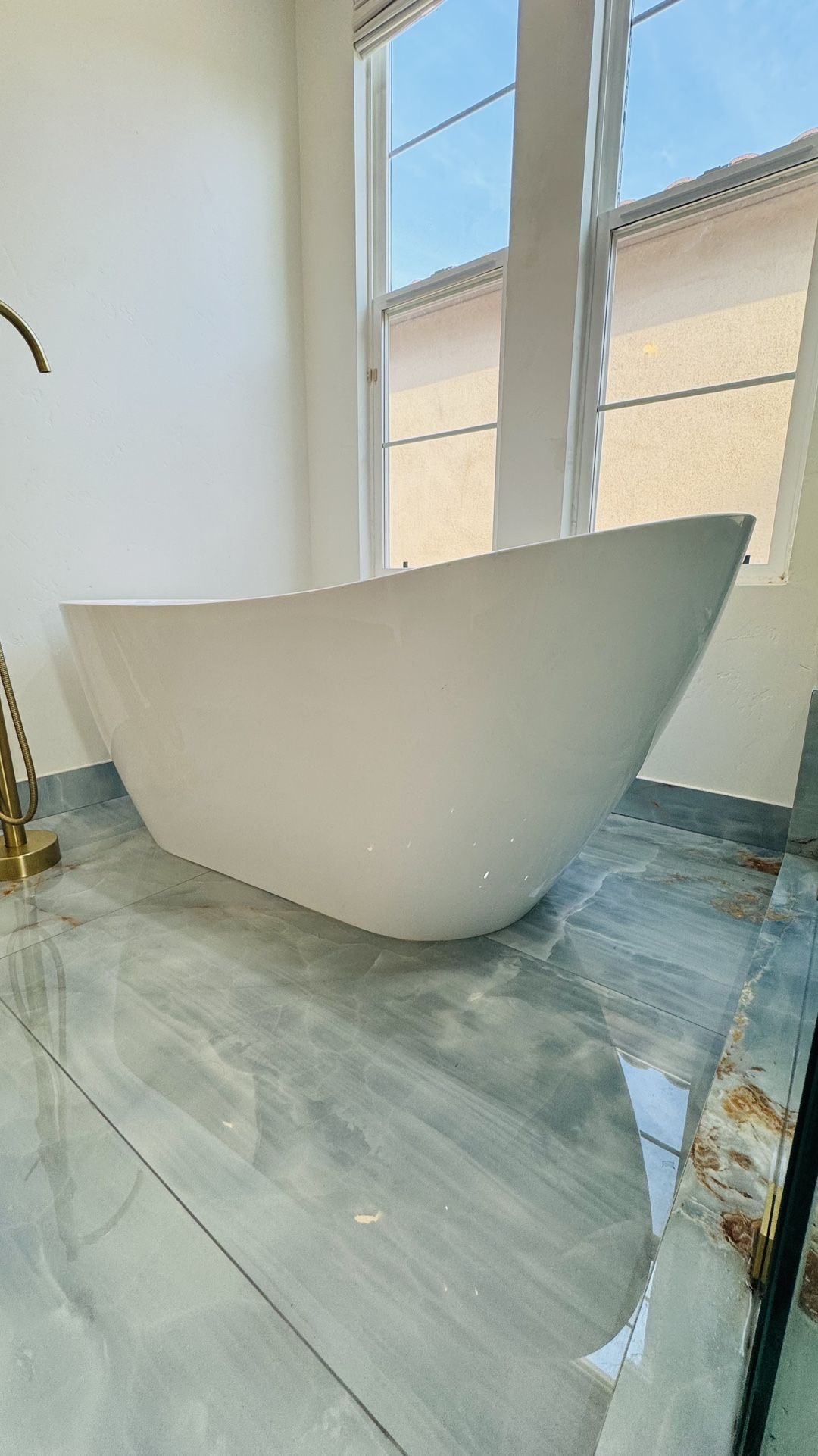 Premium Freestanding Bathtub, High‑End, Barely Used. Includes high arch faucet