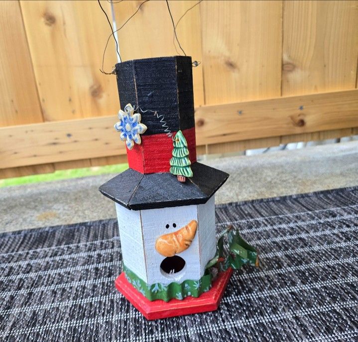Snowman birdhouse with ceramic accents