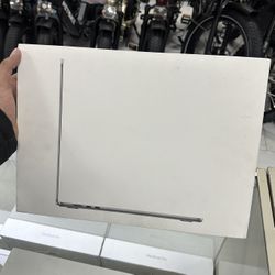 Macbook Air 15” M3 Chip 16GB/256GB! Finance For $50 Down Payment!