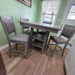 Table With 4 Chairs 