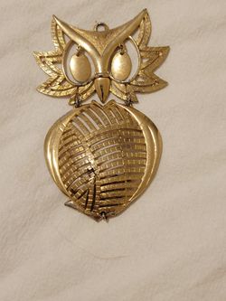 vintage large Gold tone OWL charm pendant