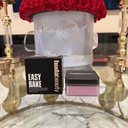 HUDA BEAUTY Easy Bake Blurring Loose Baking & Setting Powder 💜
