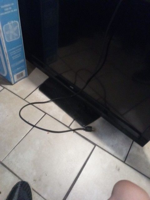JVC 32' Flat screen TV