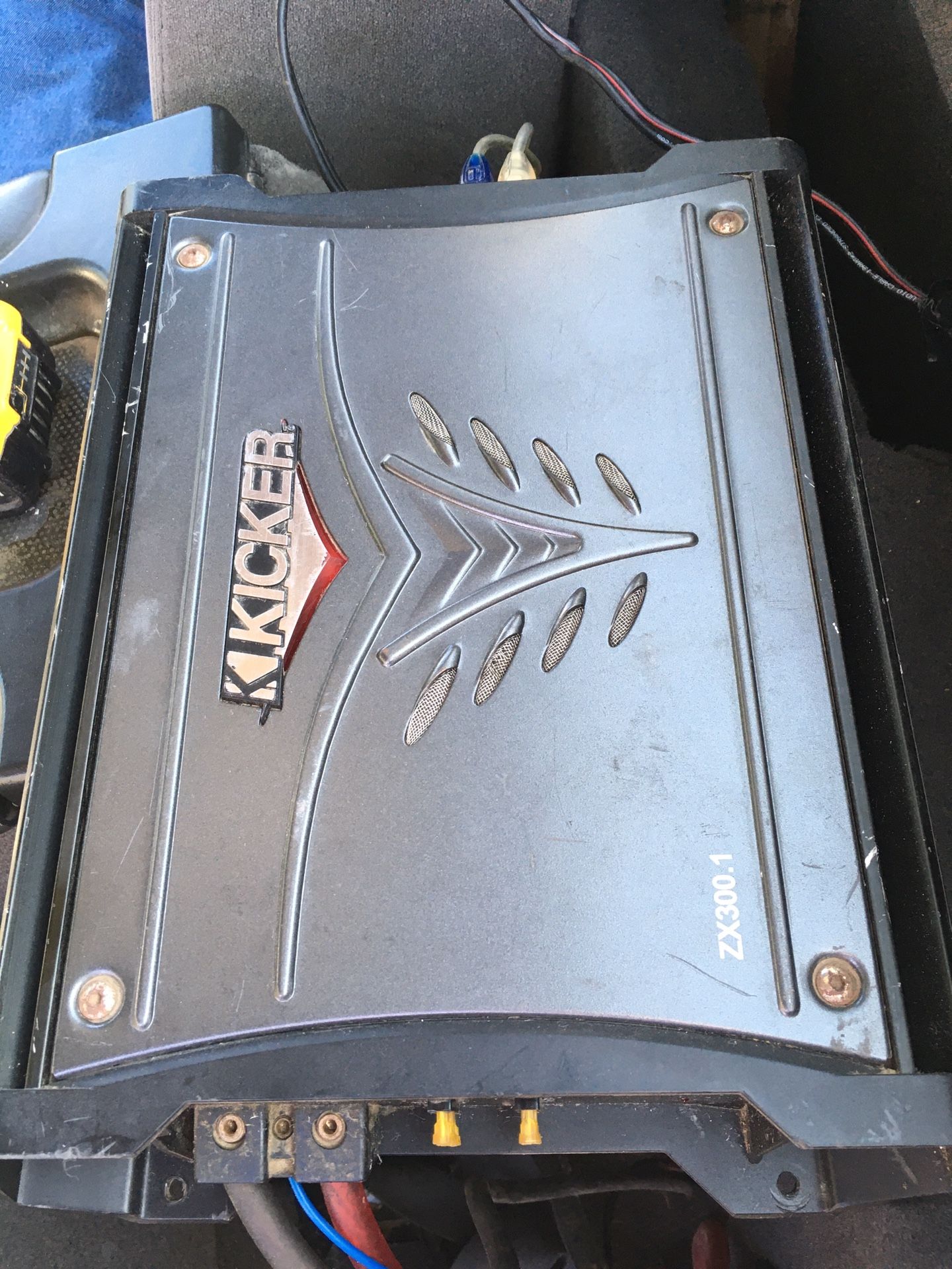 Kicker Amp