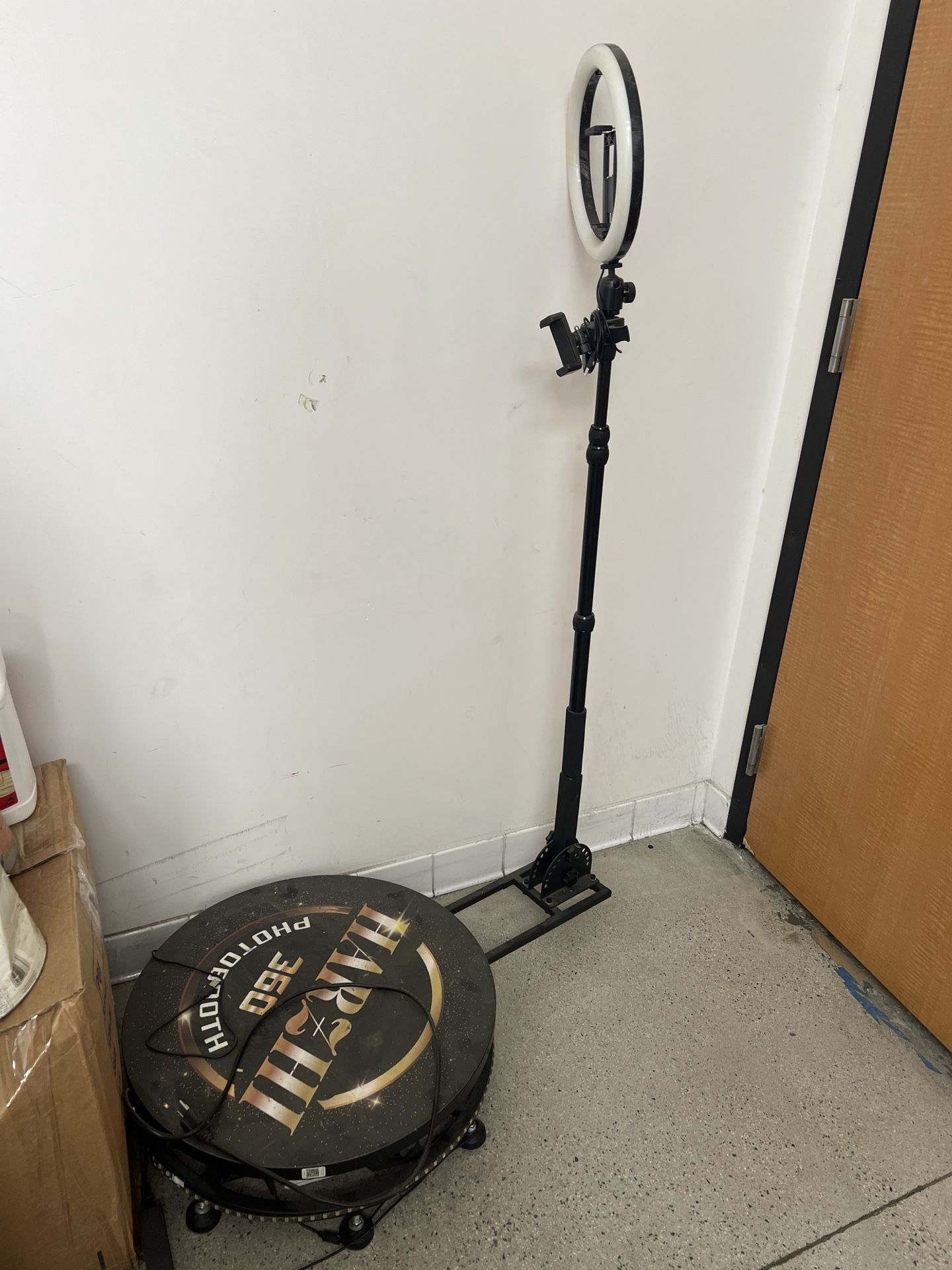 360 Photo Booth with Ring Light – Event-Ready Setup!