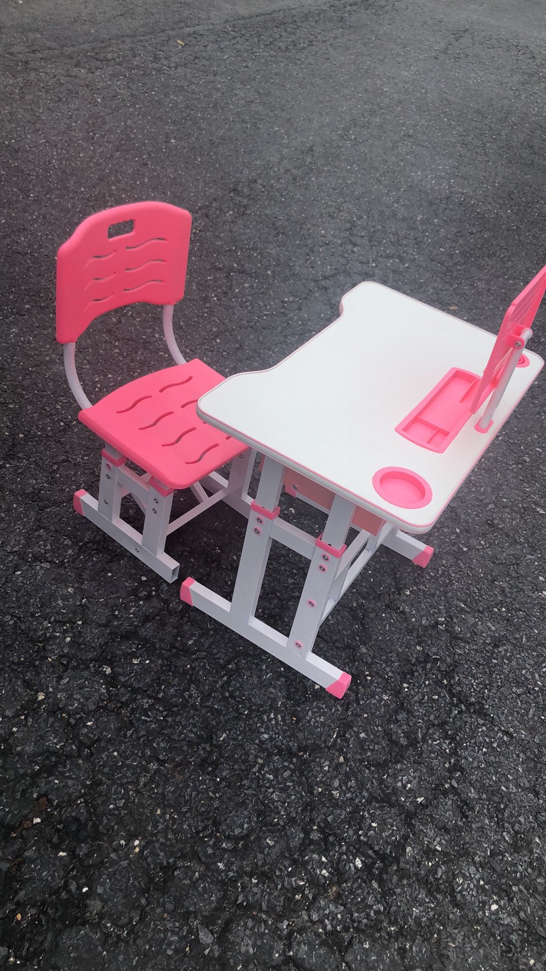Kids Desk And Chair Plastic and metal good condition