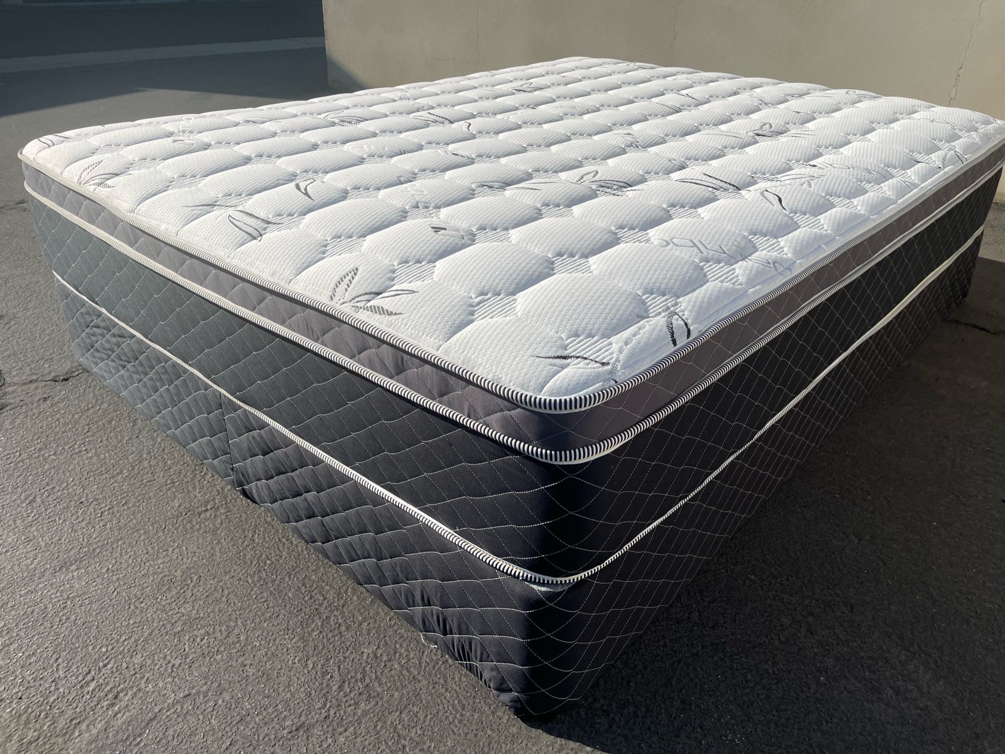 Cal King Bamboo Orthopedic Pillow Top Mattress And Boxspring !