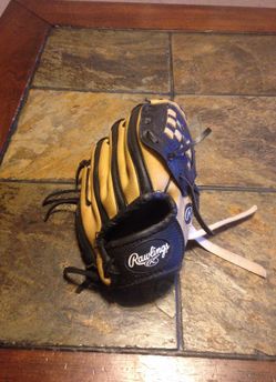 Tee ball glove