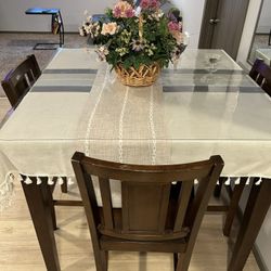 Diner Table And Four Cahit