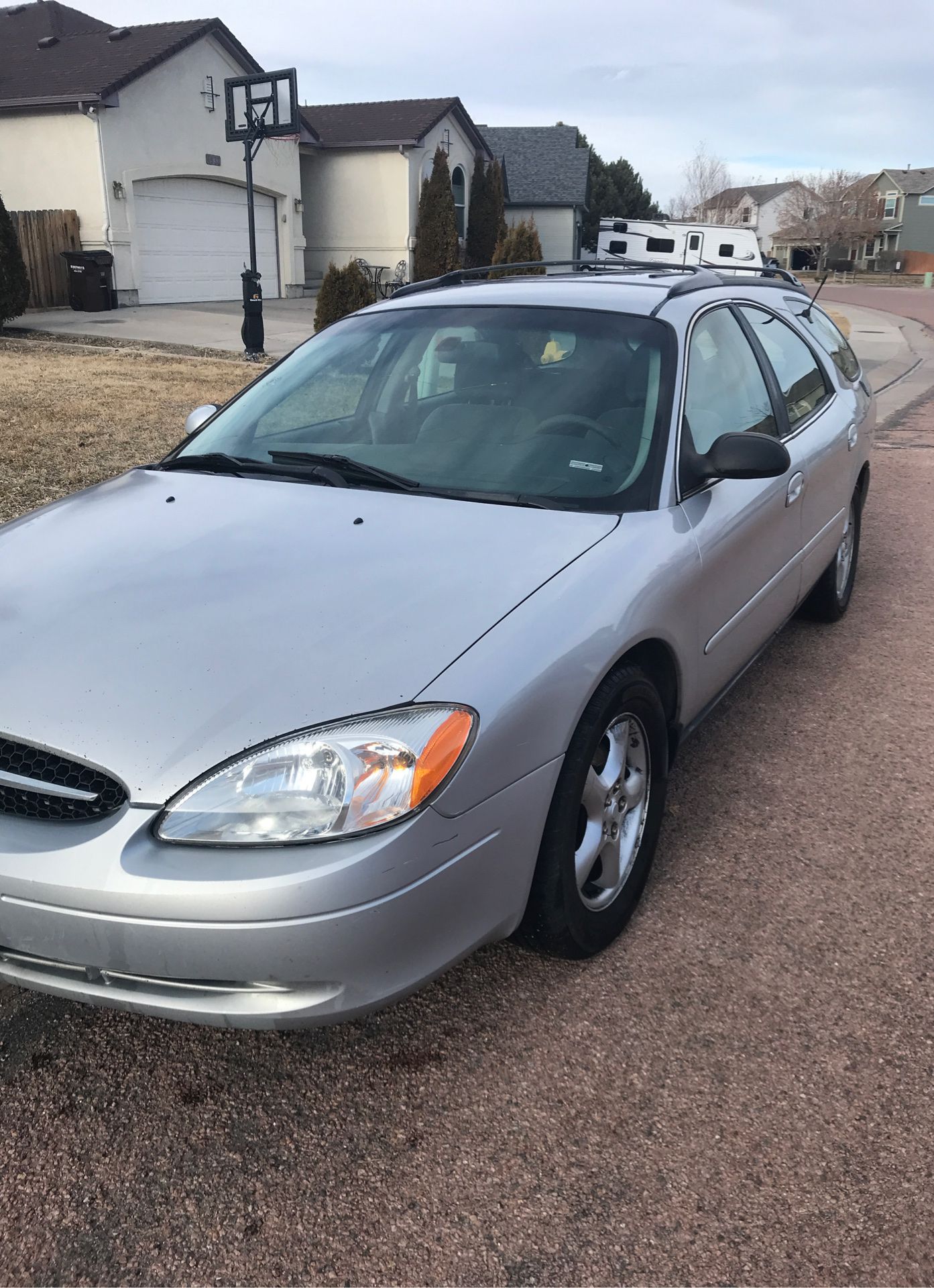 Ford Taurus wagon 2001 for $1900