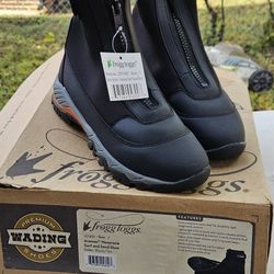 Size 7 Frogg Toggs.    $25