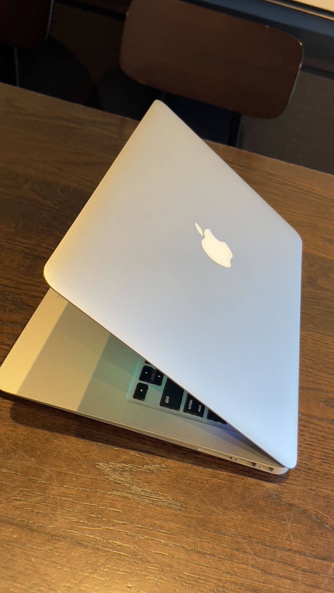 Apple MacBook Air 13” Core i5 processor 4GB RAM 256GB SSD STORAGE