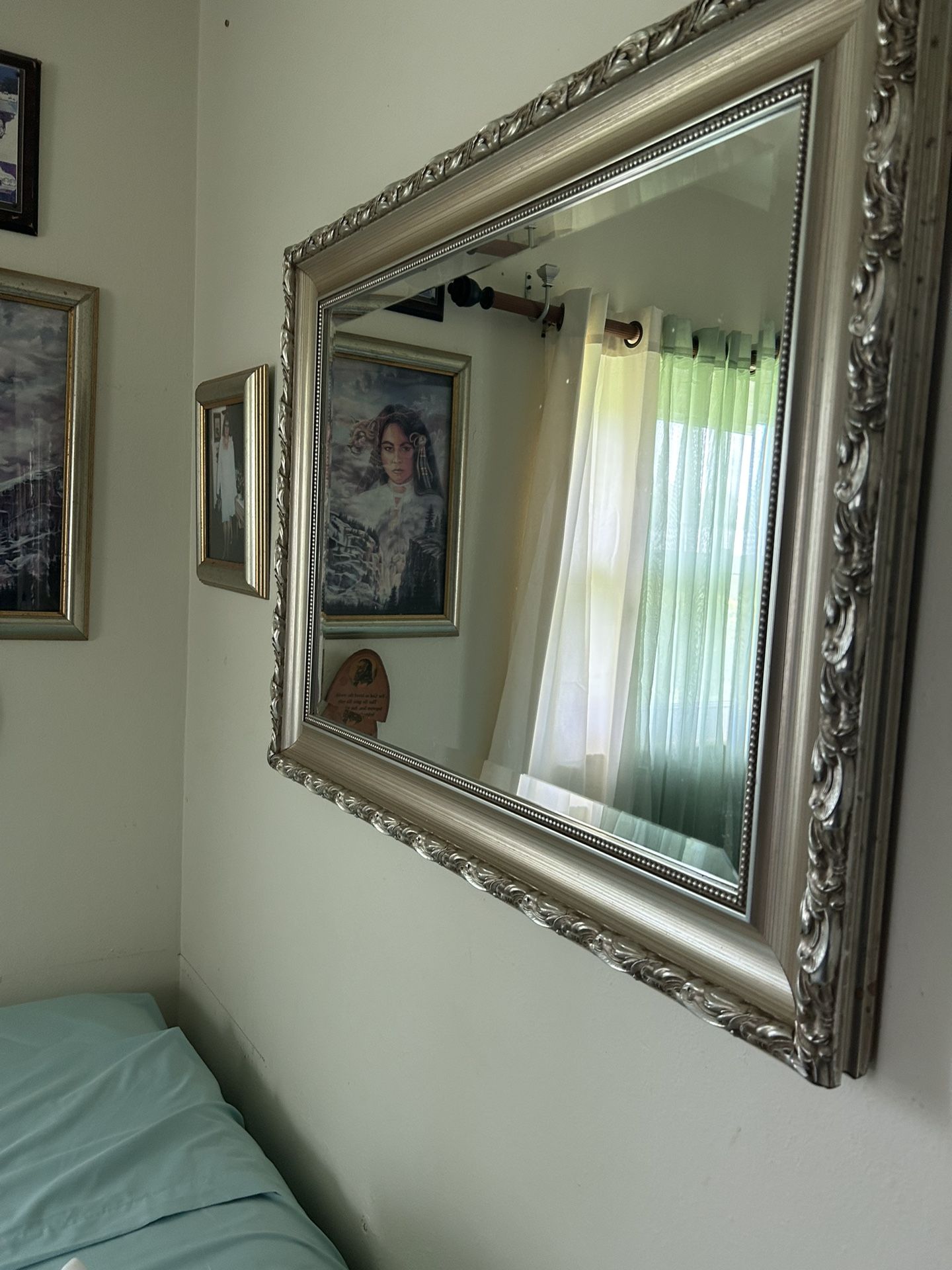 Beautiful Vintage Design Mirror 