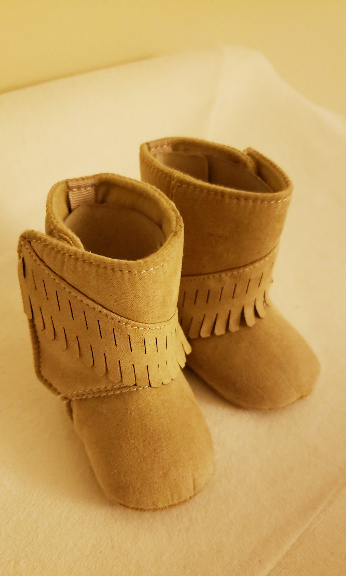 New baby girl moccasin boots 0-3 months
