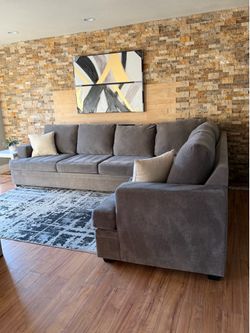 FREE DELIVERY 🚚 Living Spaces Oversized Modern Sectional Sofa