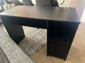 Black Desk
