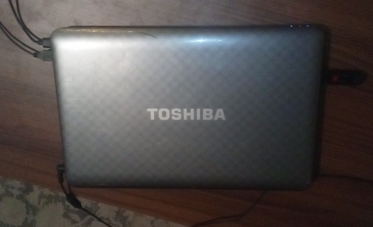 toshiba 15.6" Laptop. Wifi, Bt, HDMI, Windows 10, Quad Core Cpu, 4gb Gpu