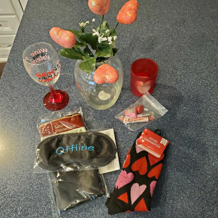 Valenyines Day Gift Bundle w/ Glass Vase