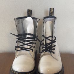 Doc Dr Martens Air Wair 11821 White Combat Boots Women’s Size 8