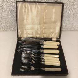 Vintage Boxed Set Of 11 Total Pieces  6 Fish Knives and  5 Forks Firth  Stay Brite Brand Made In England  One fork is missing, 6 knives, 5 forks , mad