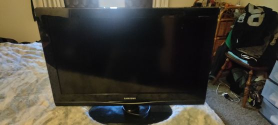 Samsung Flat Screen TV with Stand