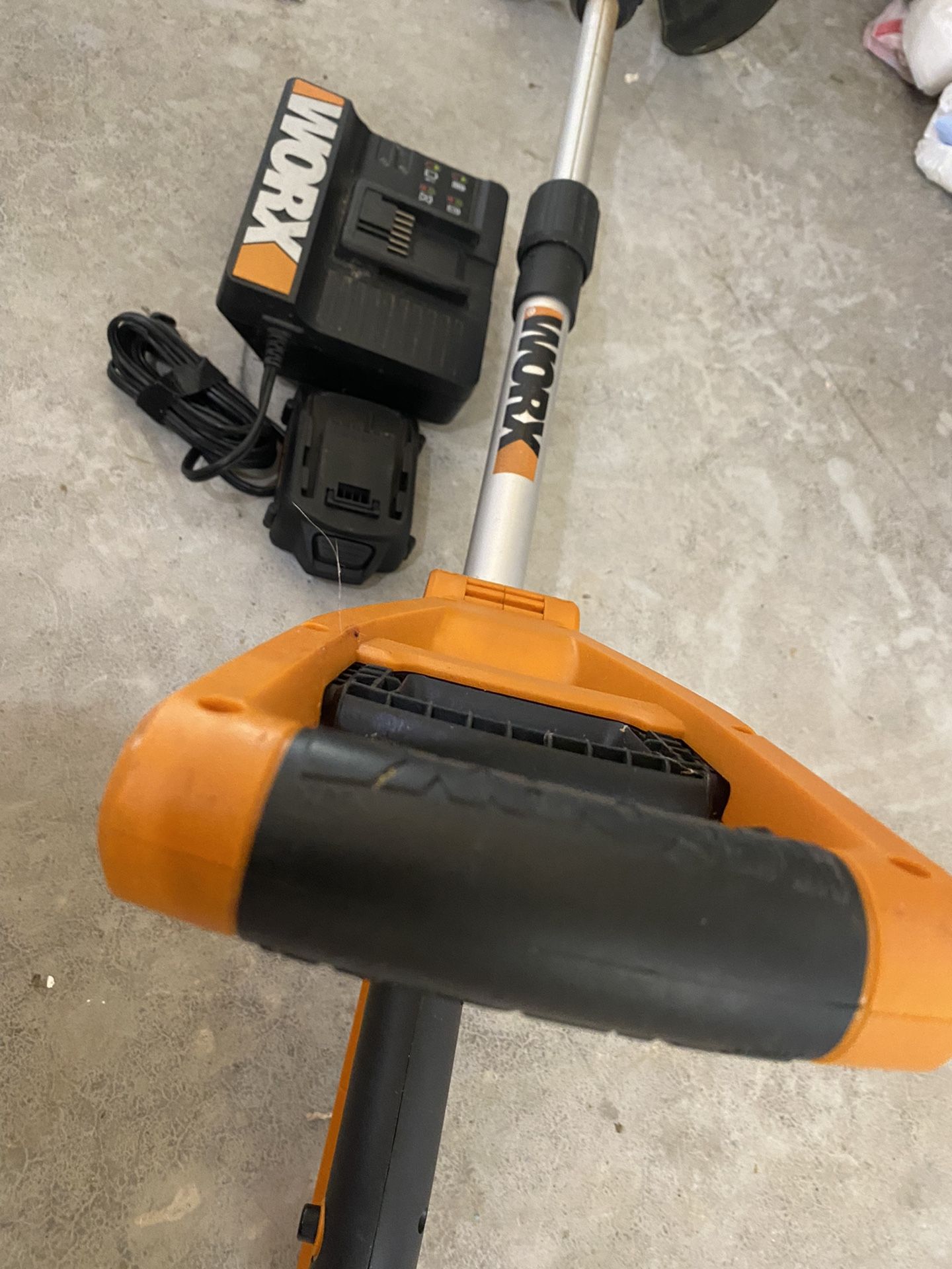 WG154 WORX 20V Power Share 10" Cordless String Trimmer & Edger Battery & Charger