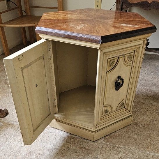 1 SIDE TABLE