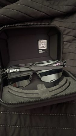 100% Sunglasses Perfect Conditon