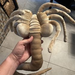 Alien Facehugger & Chestburster Plush Toy – Horror Movie Collectible or Halloween Costume Prop