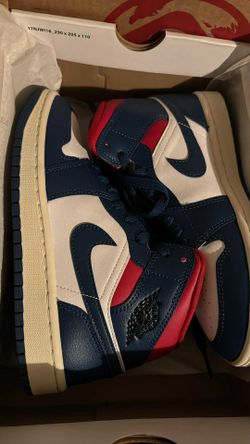 New - Women's Jordan 1 Mid