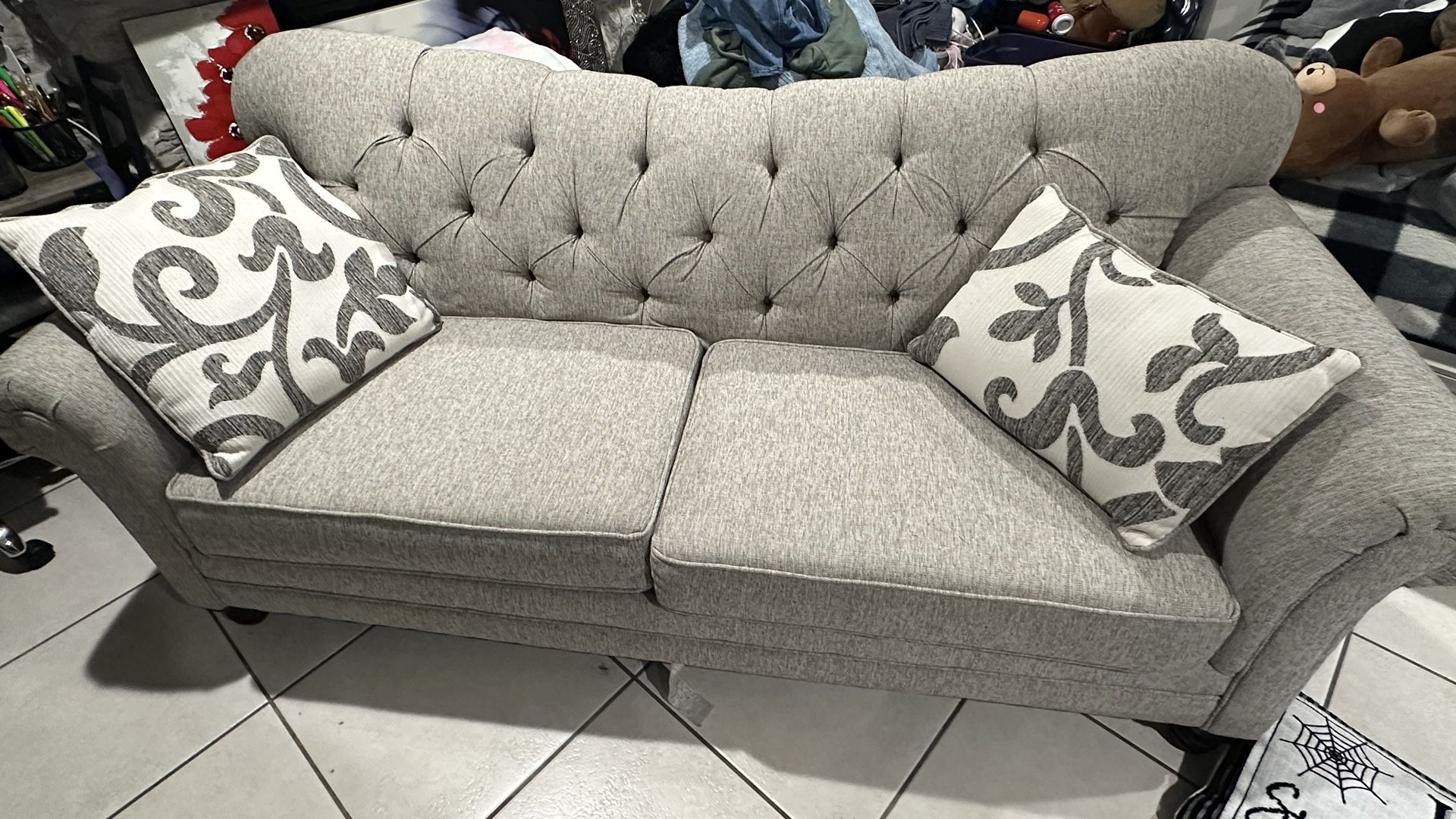 Gray Couch With Pillows 