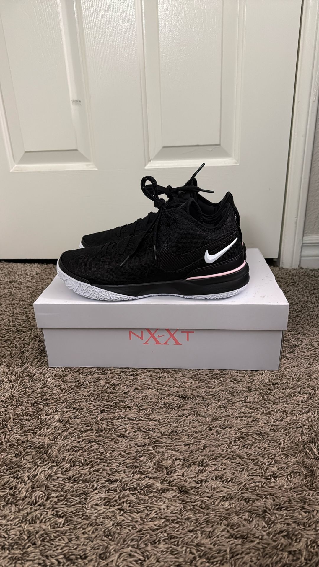 Zoom LeBron NXXT Gen Black/White Soft Pink