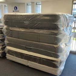 BLACK BEAUTYREST KING MATTRESS 