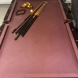 Imperial International pool table, in perfect condition for your enjoyment.