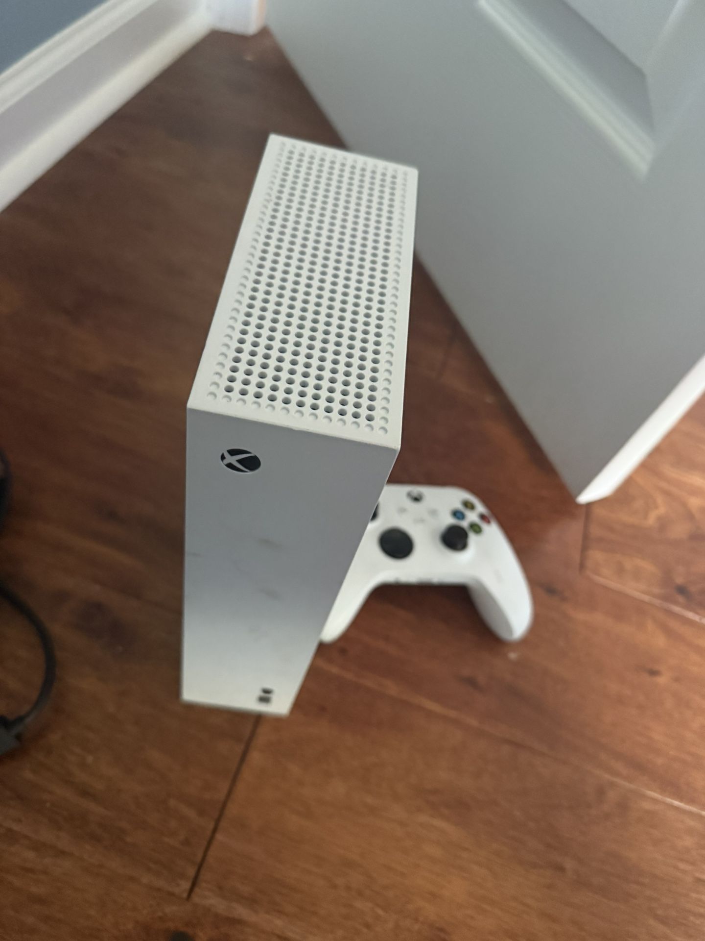 Xbox No Disc With Two Controllers