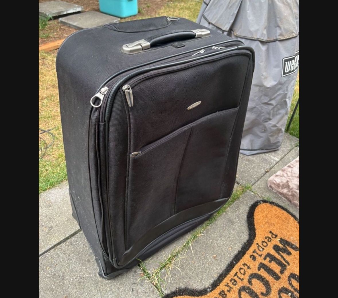 LOW PRICE MOVING- LARGE SAMSONITE $585 + TAX RETAIL SPINNER CHECKED LUGGAGE 