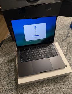 14-inch MacBook Pro - Apple M5 chip with 10-core CPU and 10-core GPU - 24GB Memory - 1TB SSD - Space Black