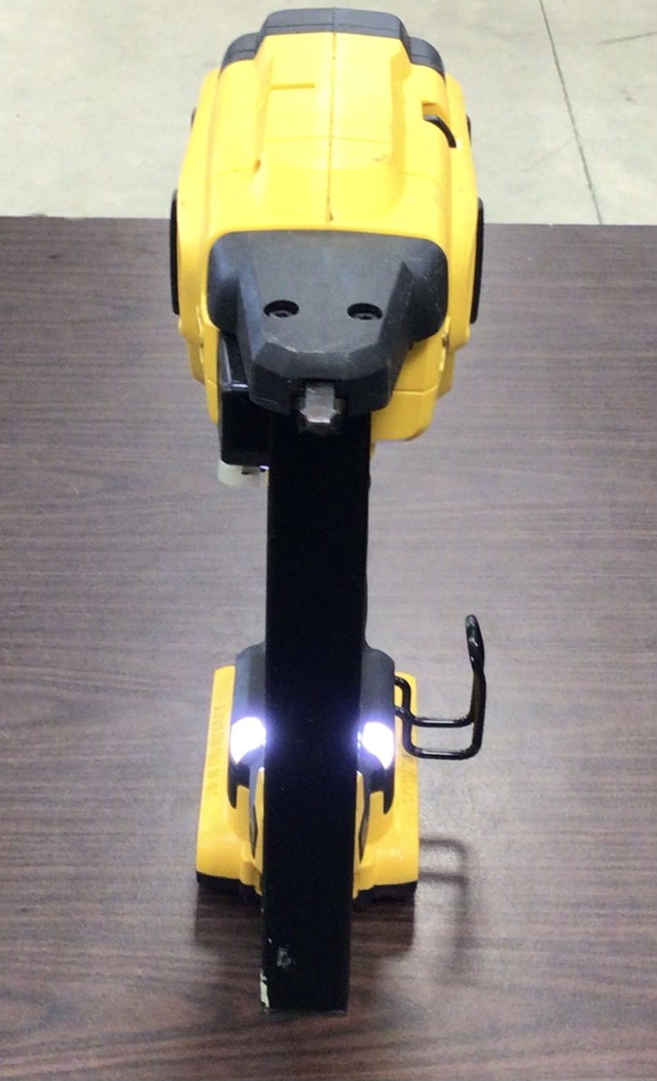 Dewalt 20V MAX XR Lithium-Ion Cordless 18-Gauge Narrow Crown Stapler