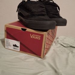 Black Knu Skool Vans (Size 9)