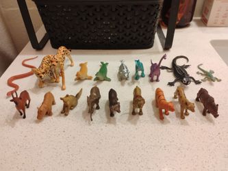 19 mini animal and dinosaur figures