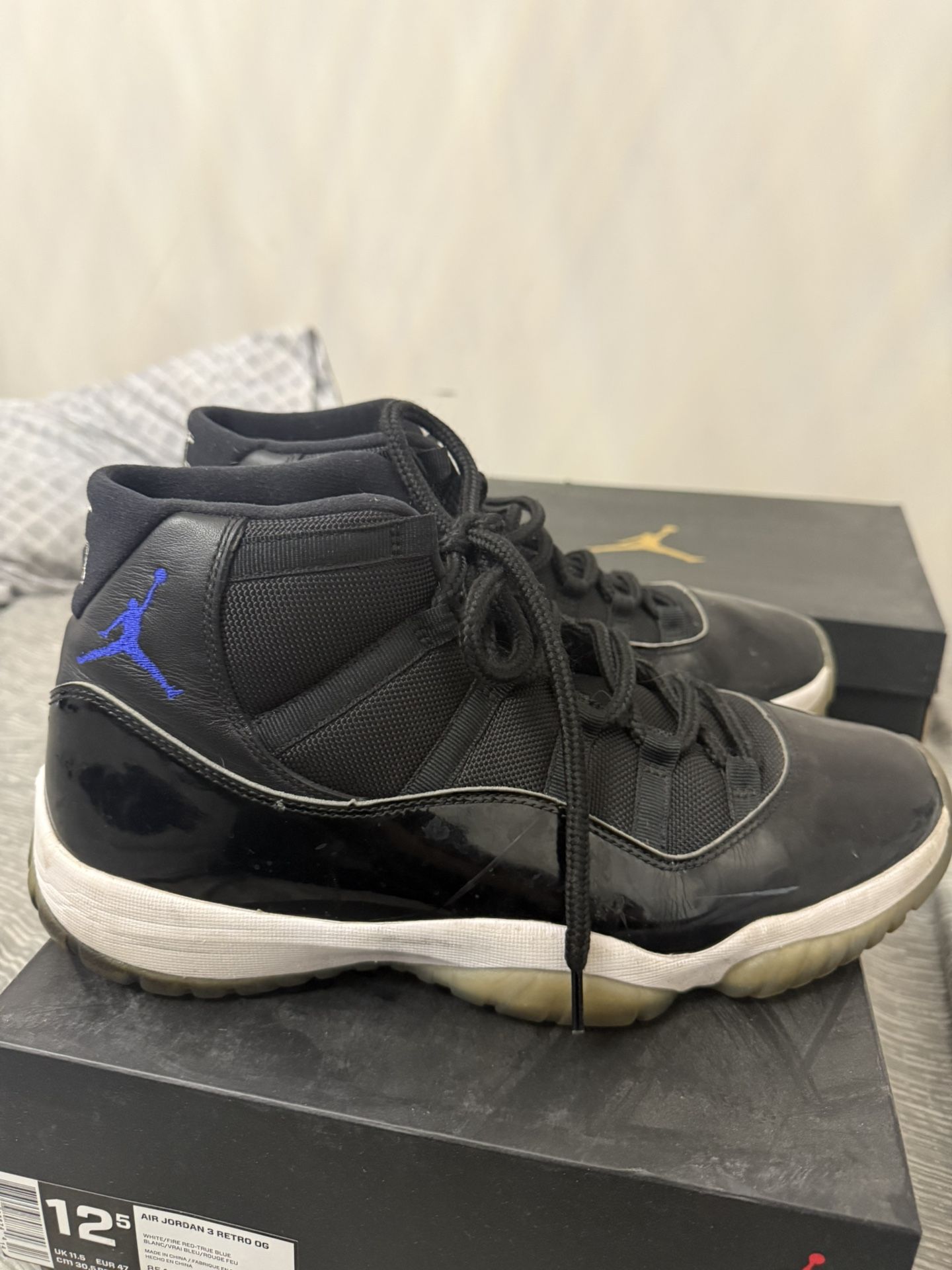 AIR JORDAN 11
