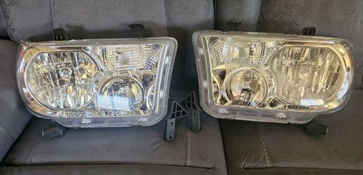 Toyota Tundra / Sequoia headlights