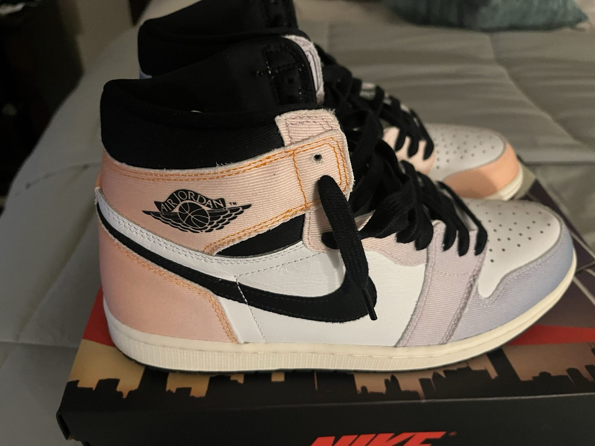 Air Jordan Retro 1 OG Skyline