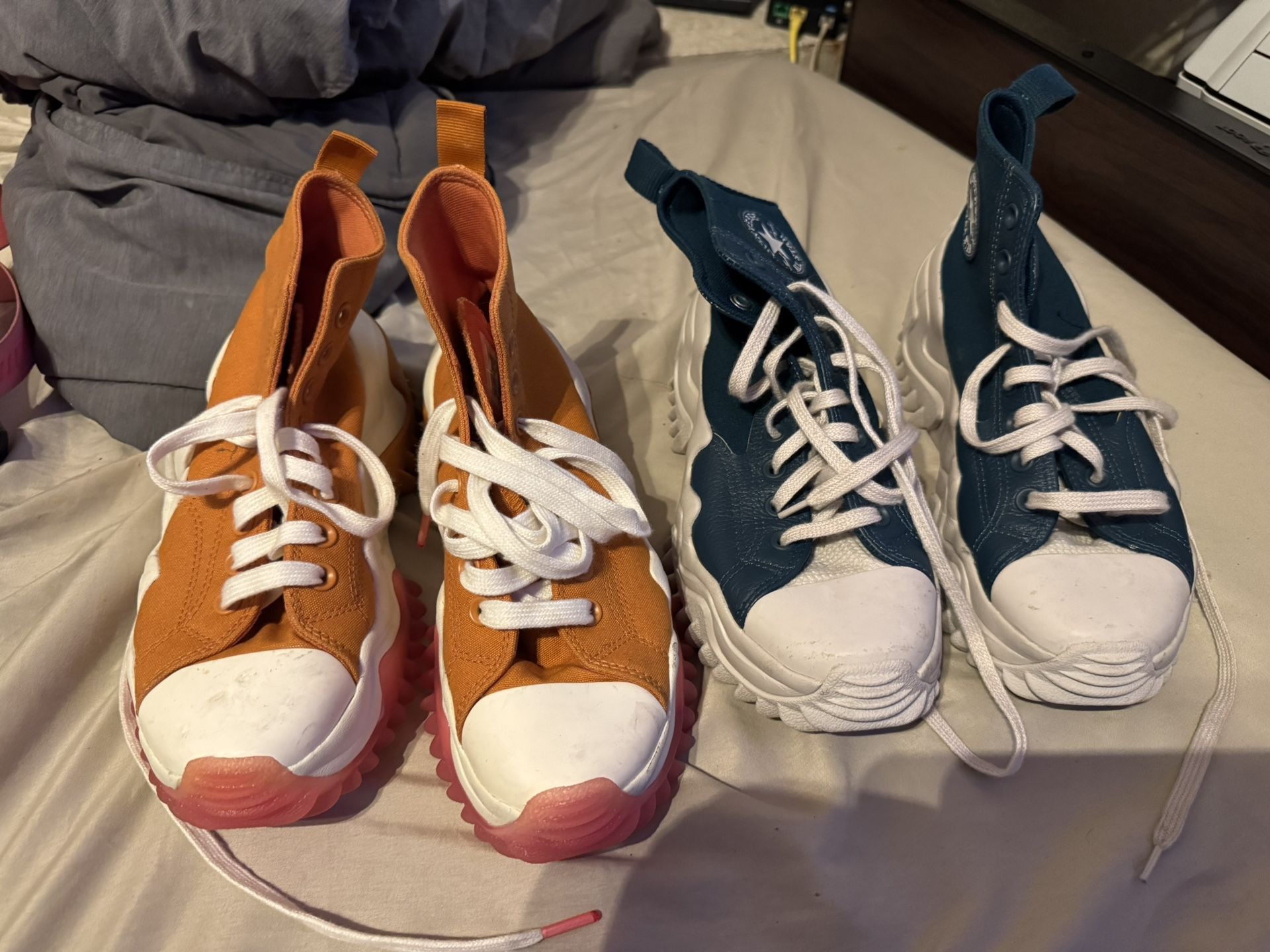 Woman Converse Platform Sneakers